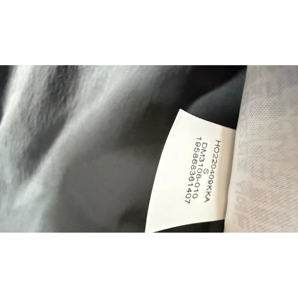 Jordan paris have zipper