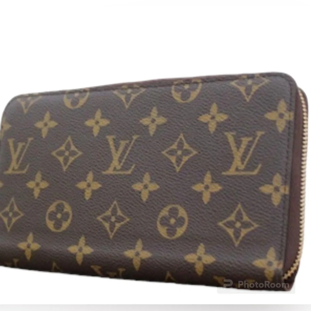 Louis Vuitton iconic zippy