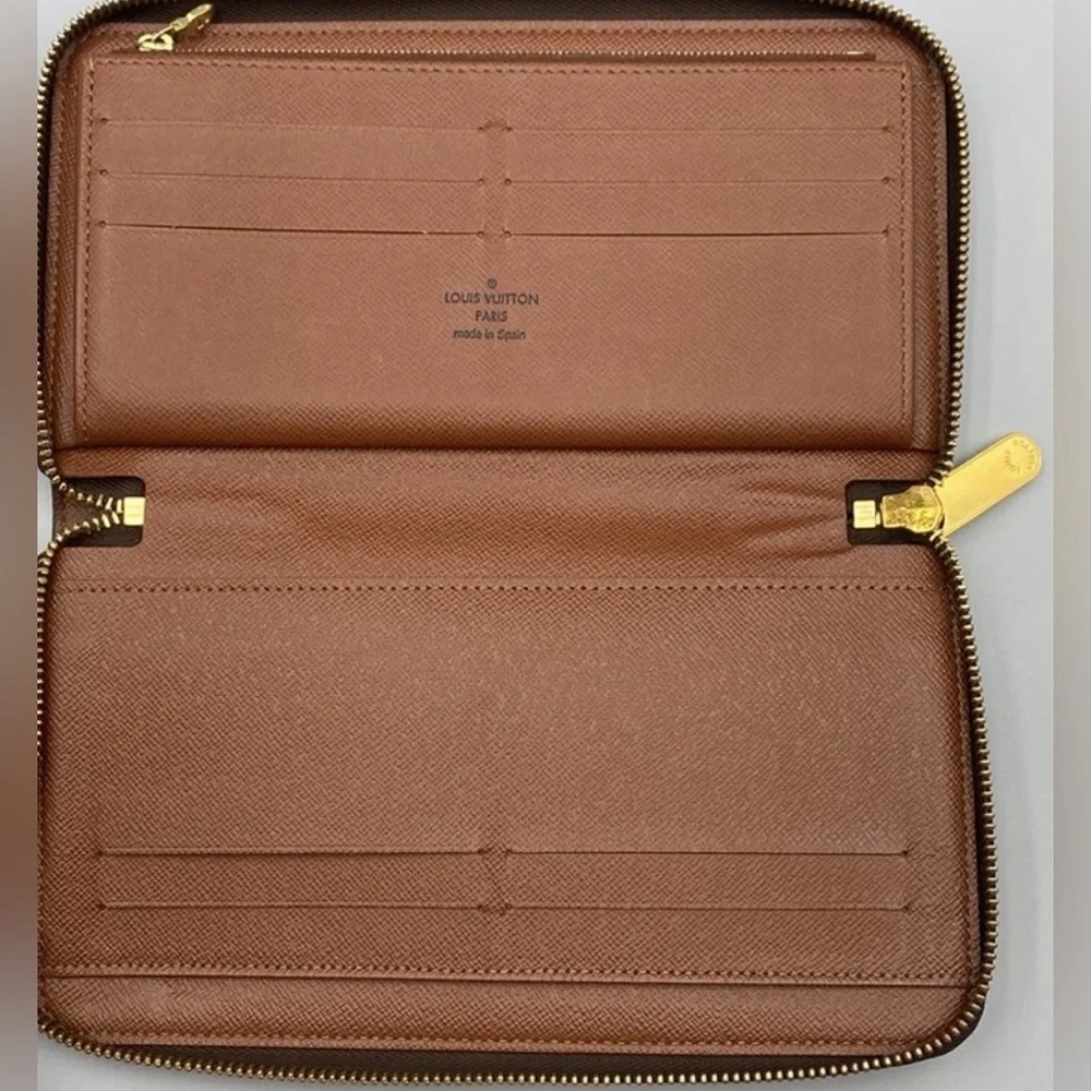 Louis Vuitton iconic zippy