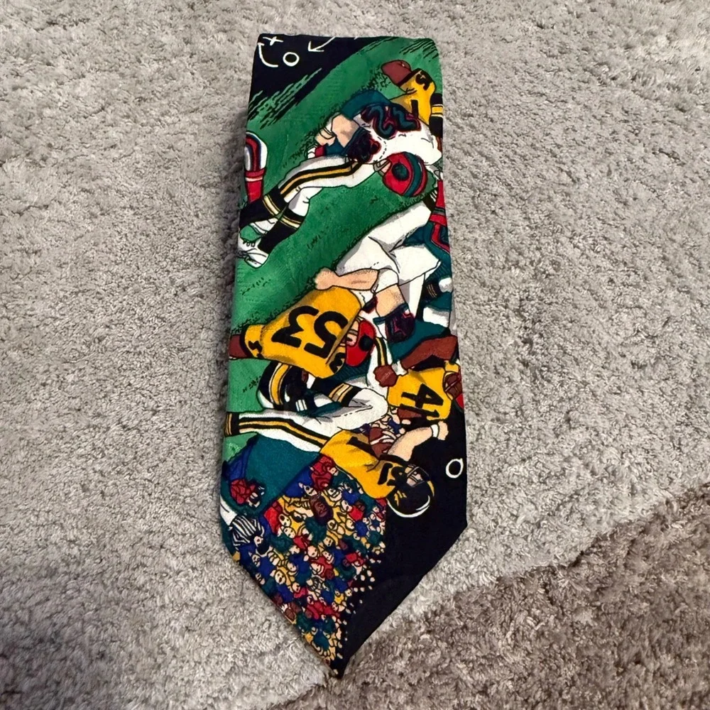 Nicole Miller 1991 Football‎ Silk Tie Men Green Black Action Print 53 x 3