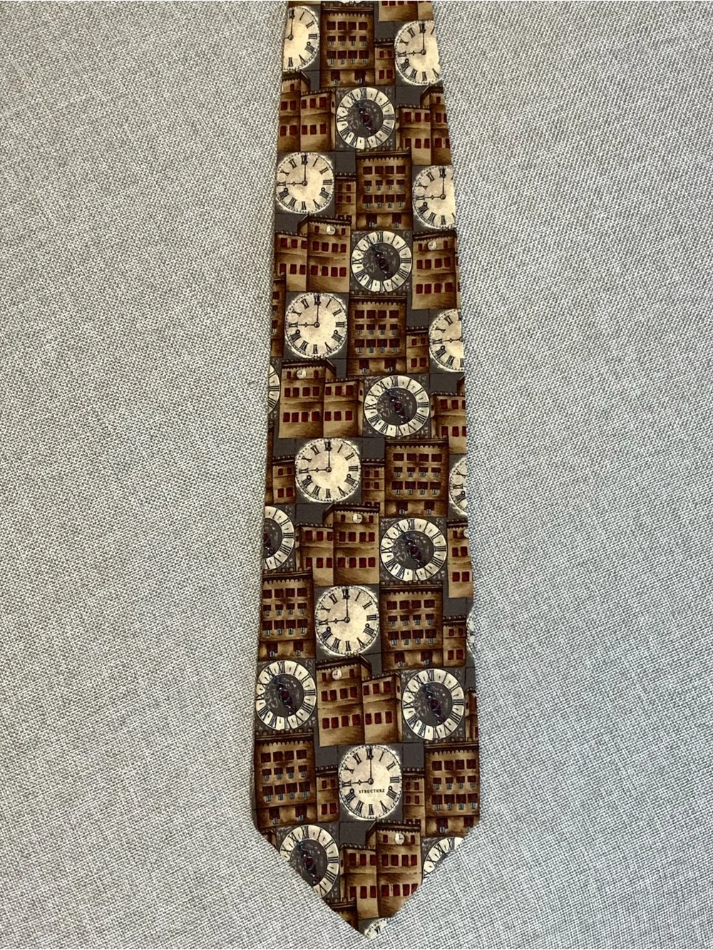 Structure silk necktie
