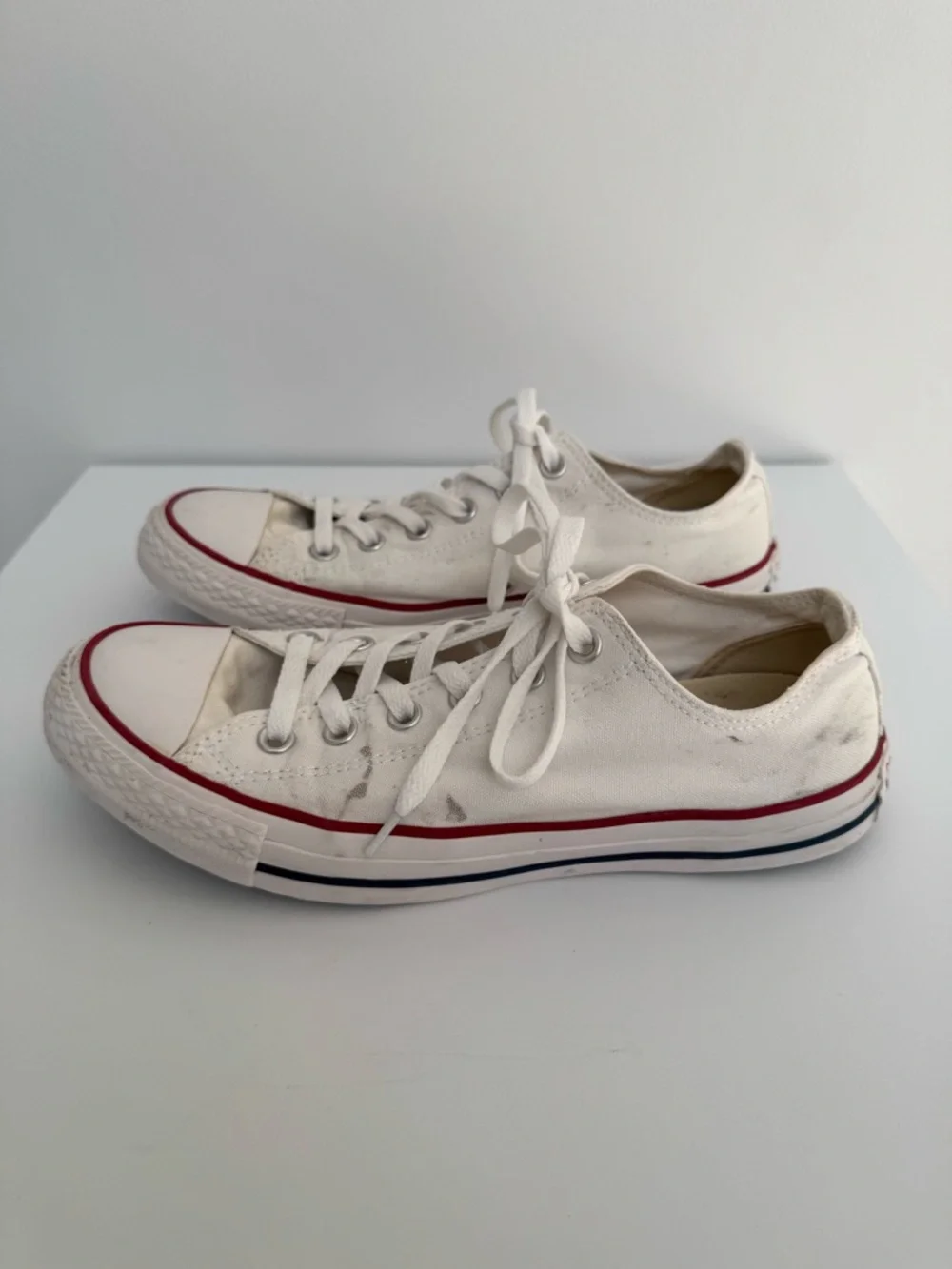 Converse white please flaws