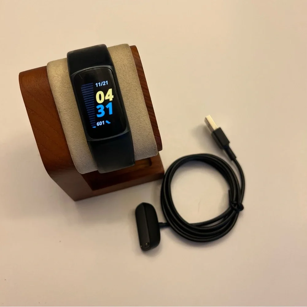 Fitbit charge 5‎ (black/black, MSRP 149$)