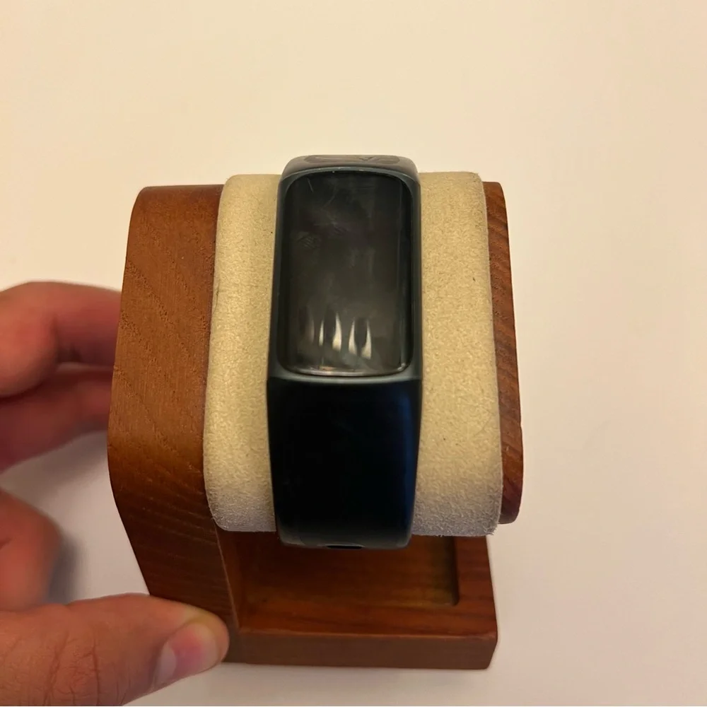 fitbit charger included