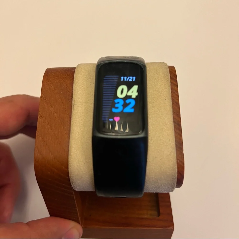 fitbit charger included