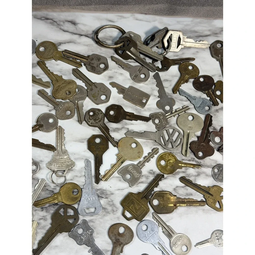 VTG KEYS 113 OVER 1LB~ GM, HOUSE, MASTER, VW, SAMSONITE, CHICAGO LOCK ETC (2593)