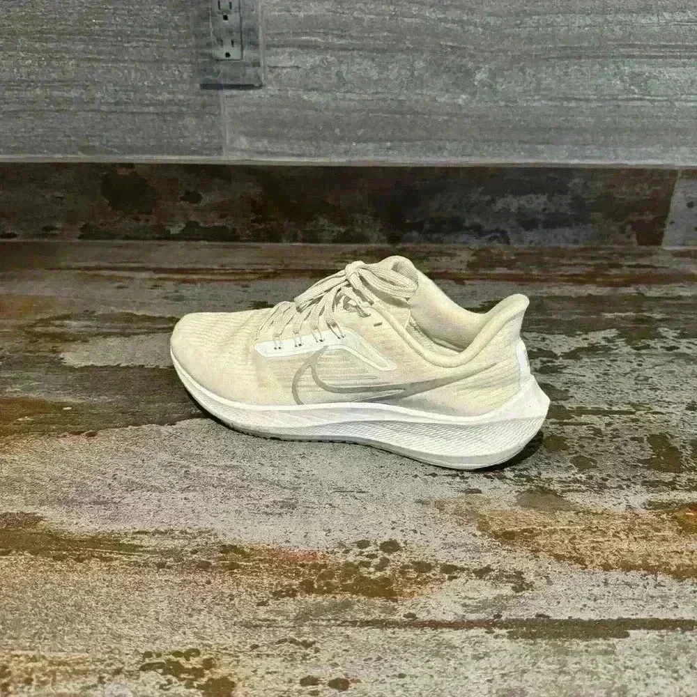 Nike white running