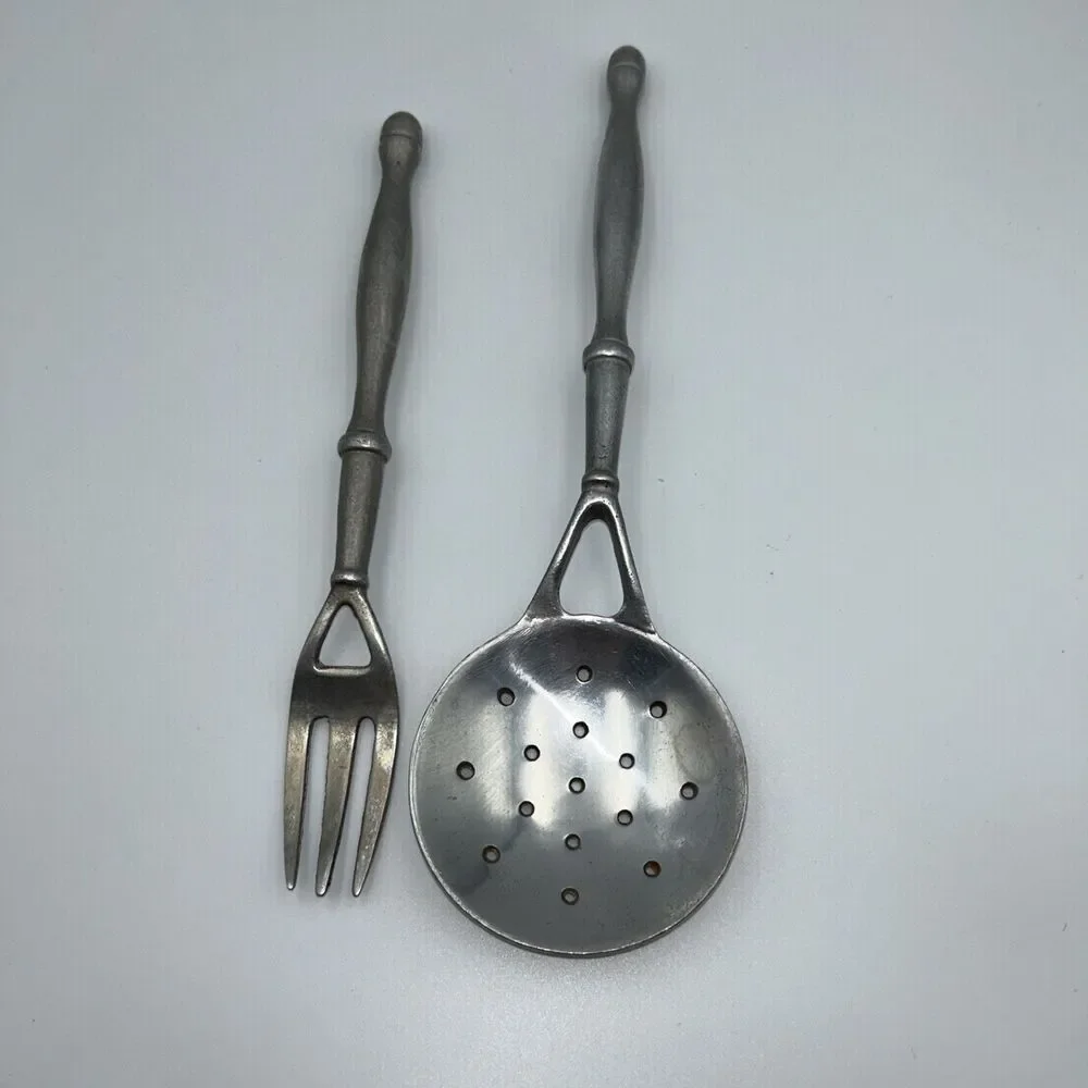 Wilton-Colombia matte silver utensils