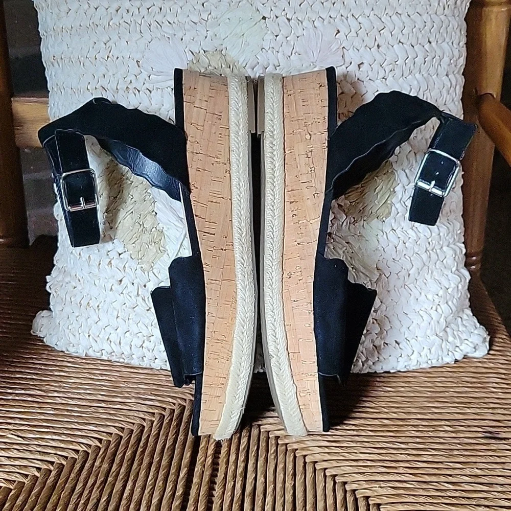 Marc Fisher Faitful platform, ankle strap sandals, size 10M