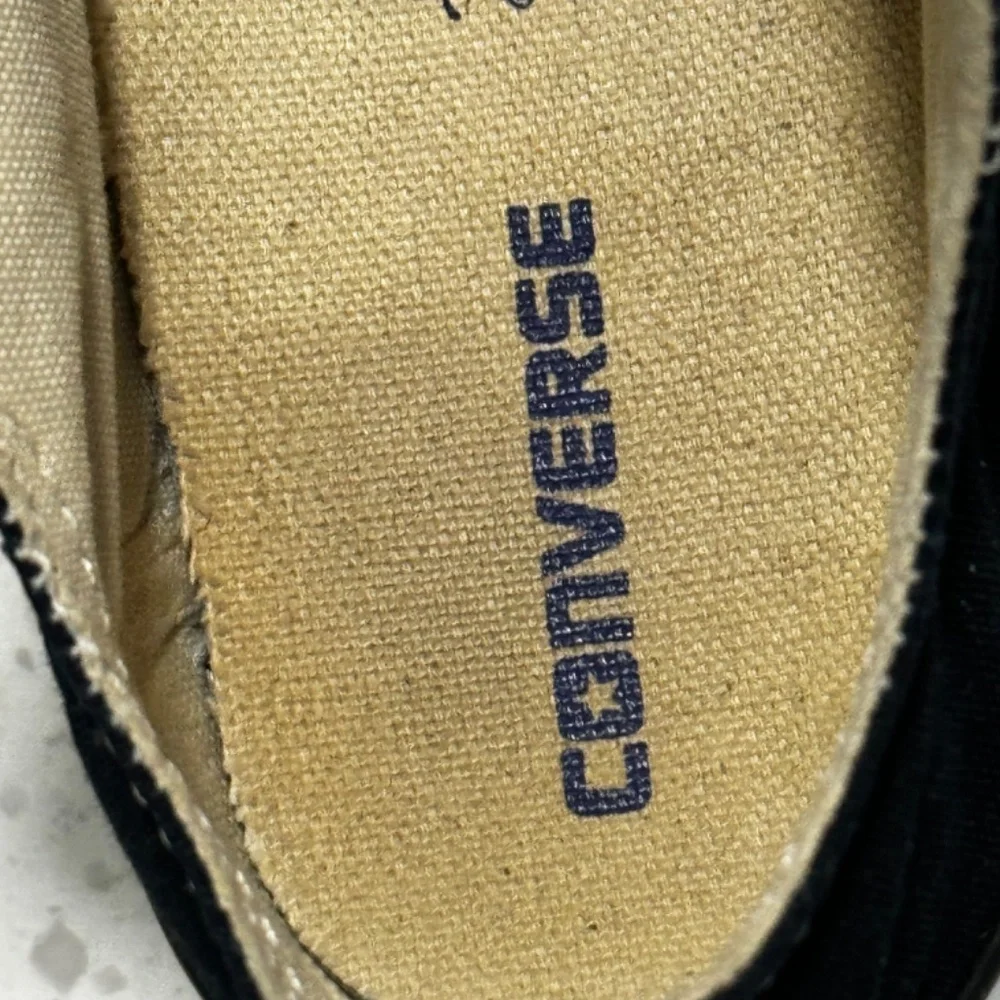 Converse black white
