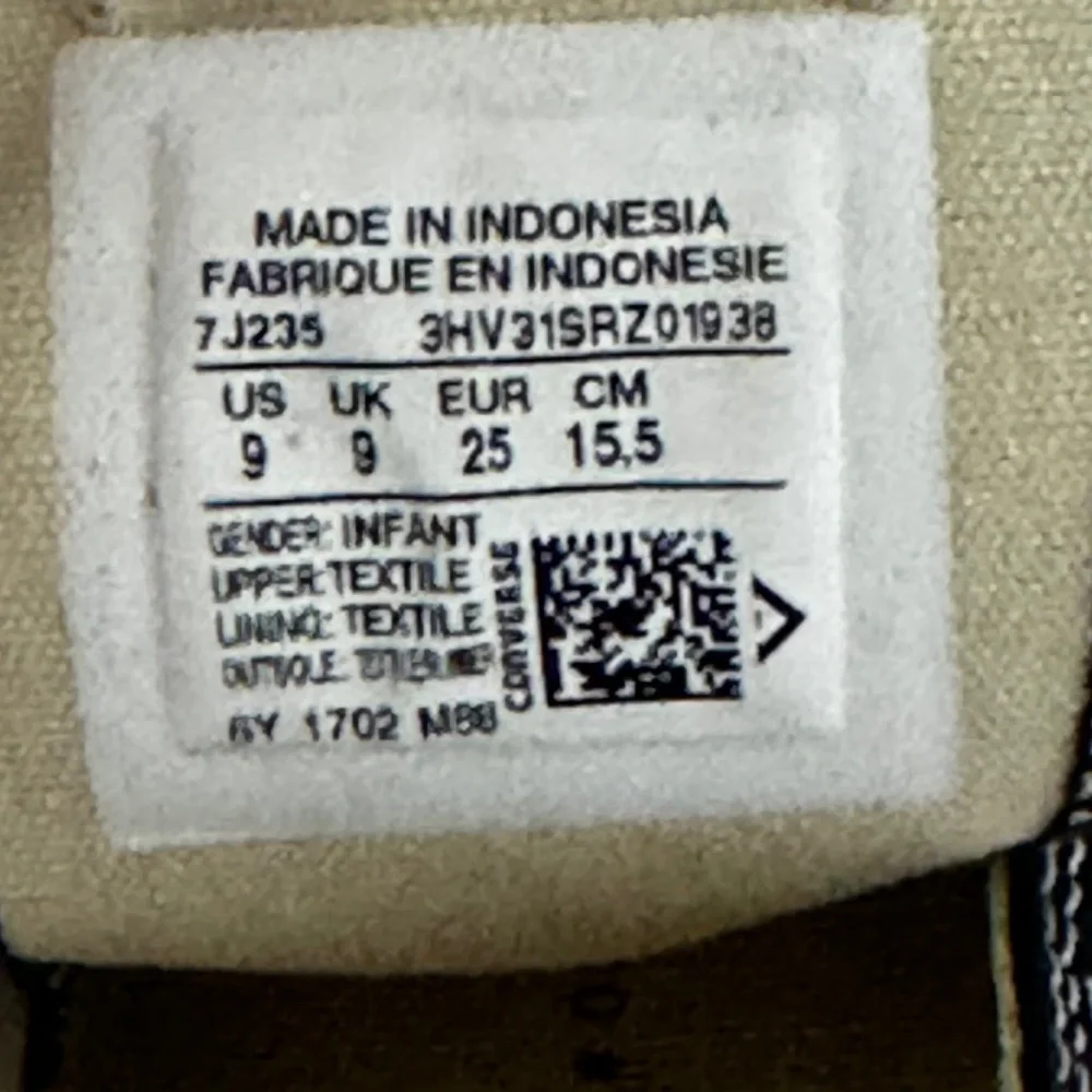 Converse black white