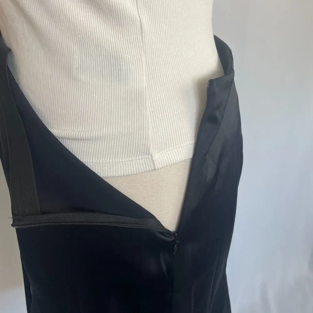 Scoop material waist good