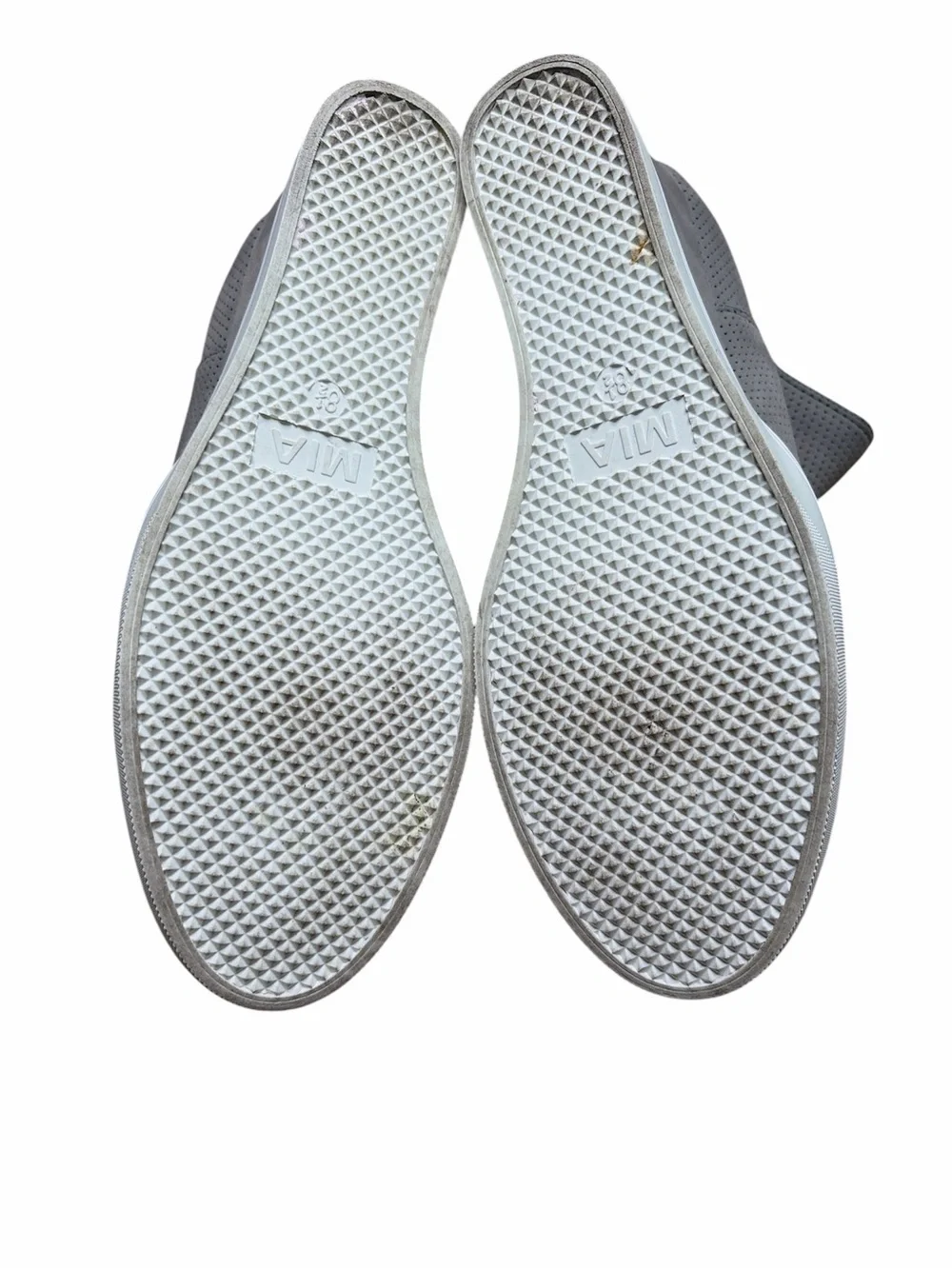 MIA size grey