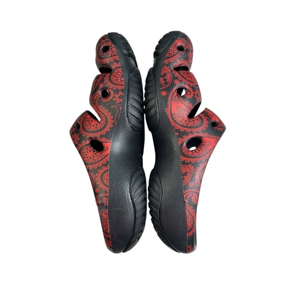 Keen red paisley