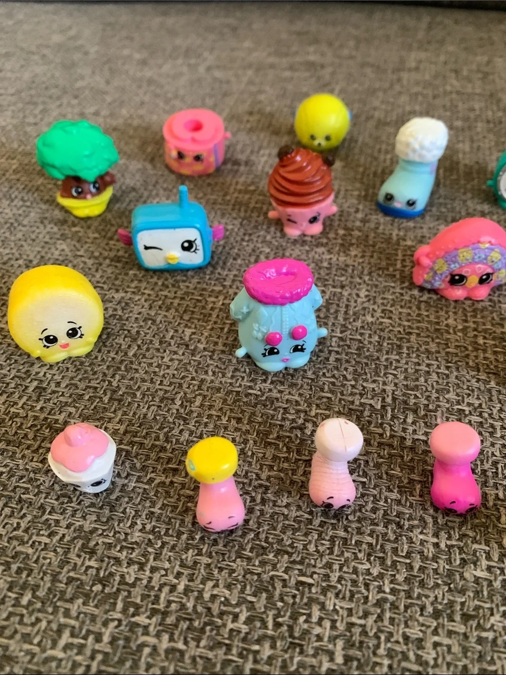 Shopkins includes figures