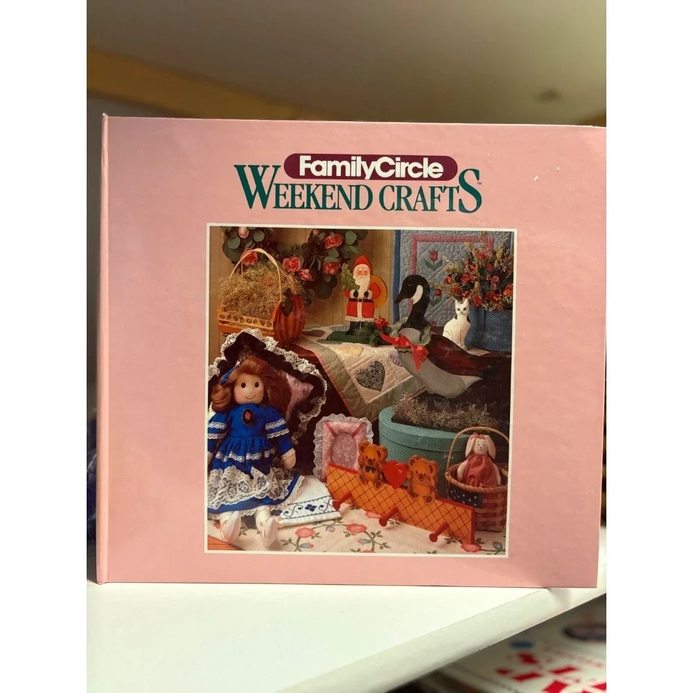 Family Circle Weekend Crafts Book DIY Projects Dolls Toys Holiday Decor
