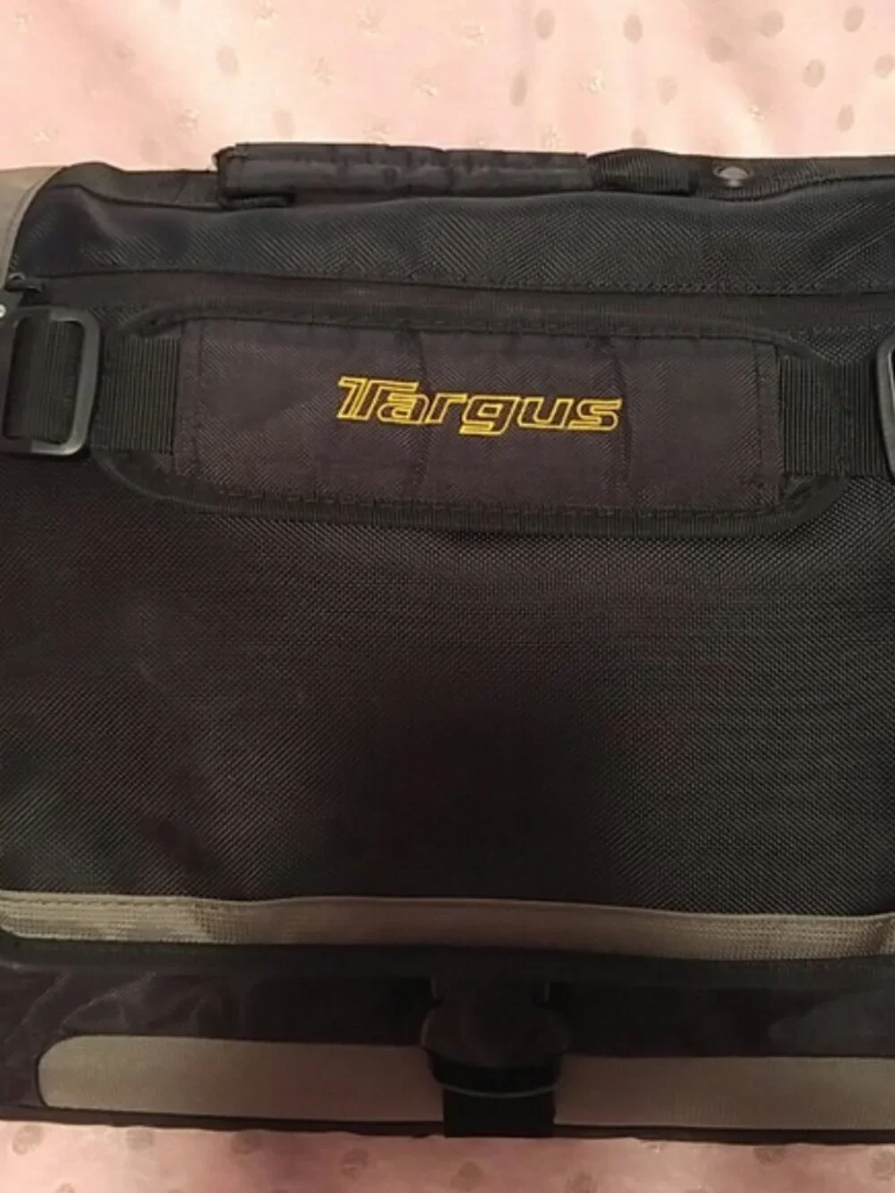 Targus Messenger Unisex Laptop Computer Briefcase Heavy Duty Travel Bag