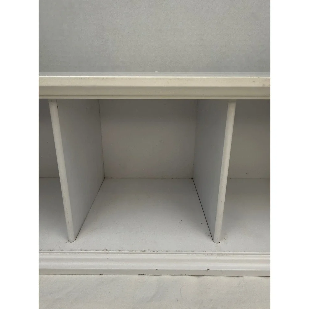 N/A white wooden
