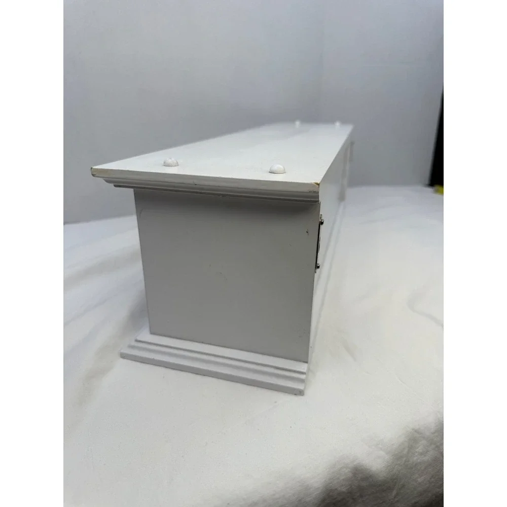 N/A white wooden