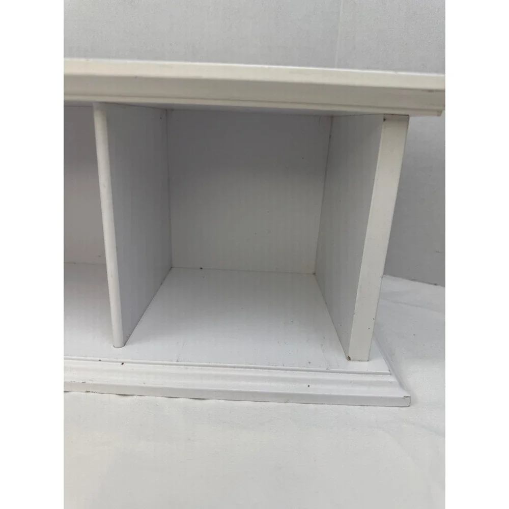 N/A white wooden