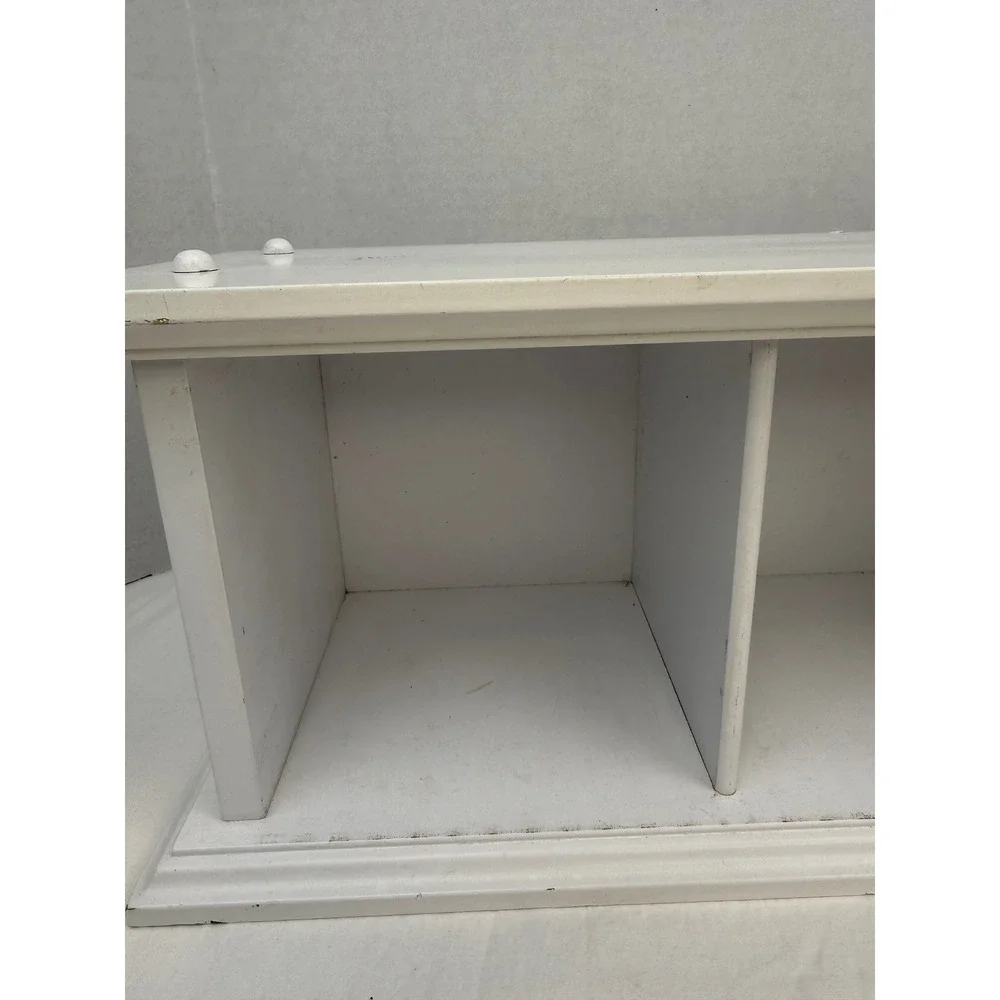 N/A white wooden