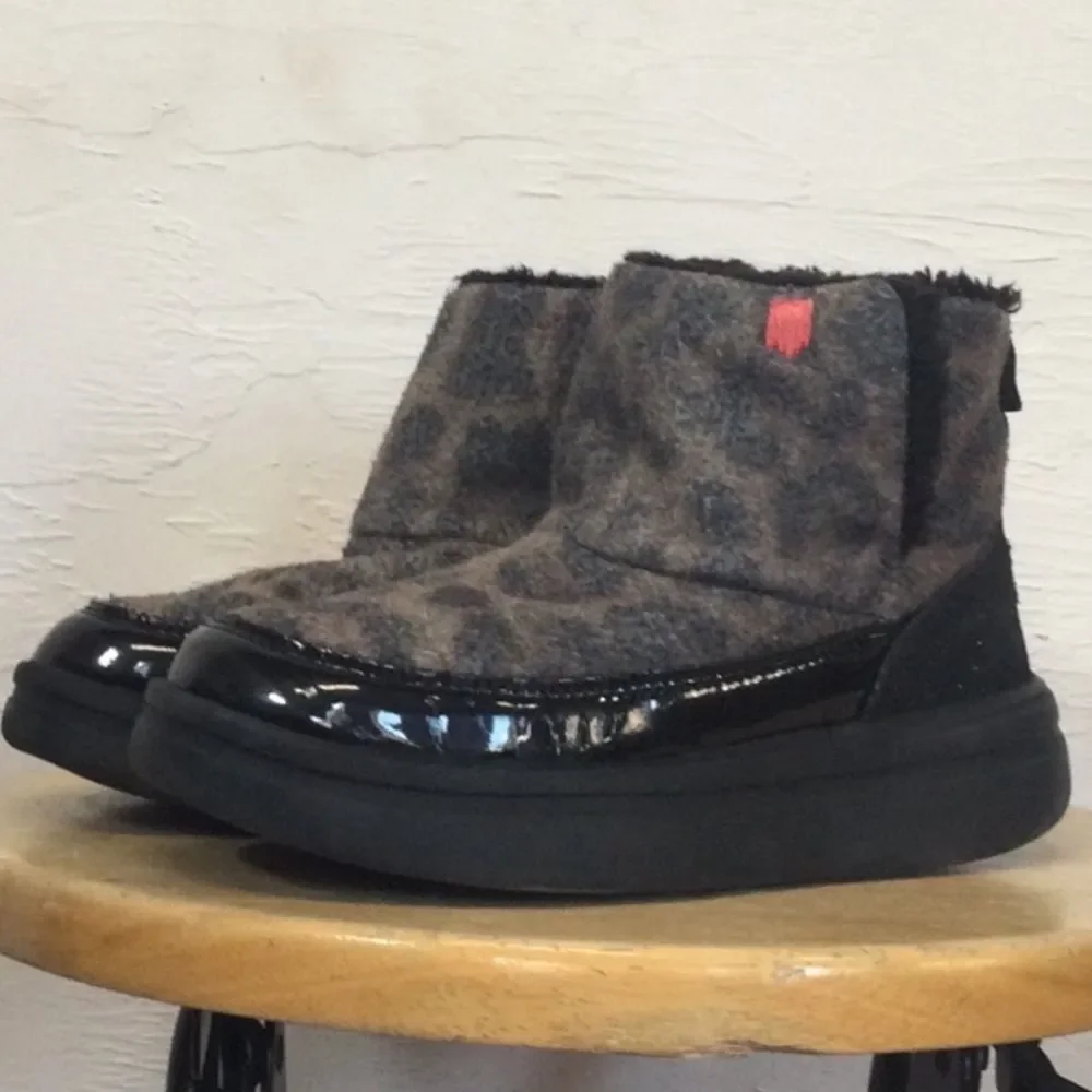 Kids Hey Dude Winter Camo Fuzzy‎ Boots 2Y