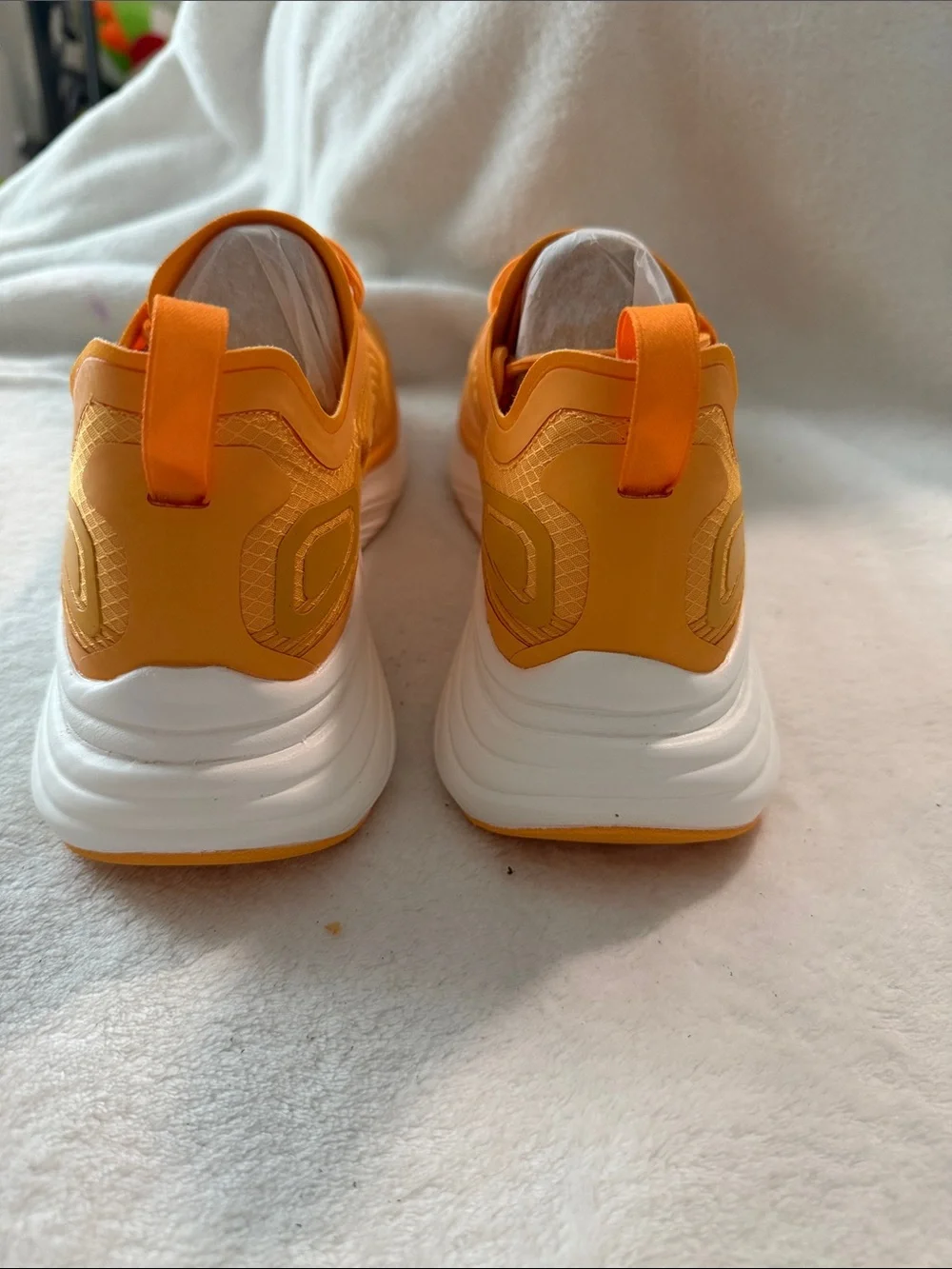 APL Men's Streamline Mango/White Low Top Lace Up Running Sneakers