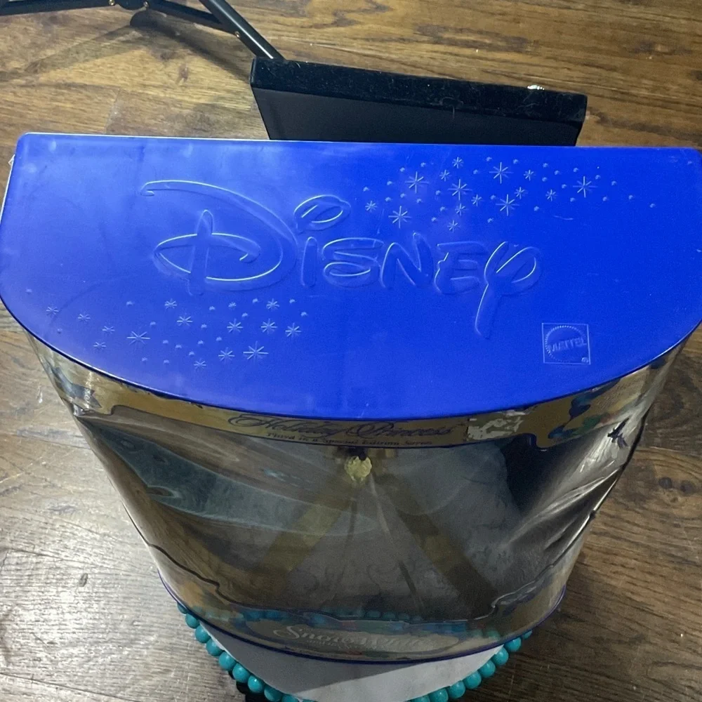 Disney vintage snow
