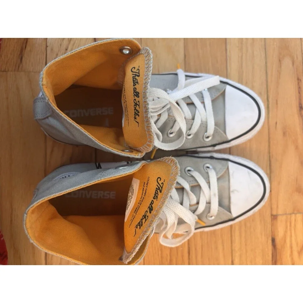 Converse looney tunes