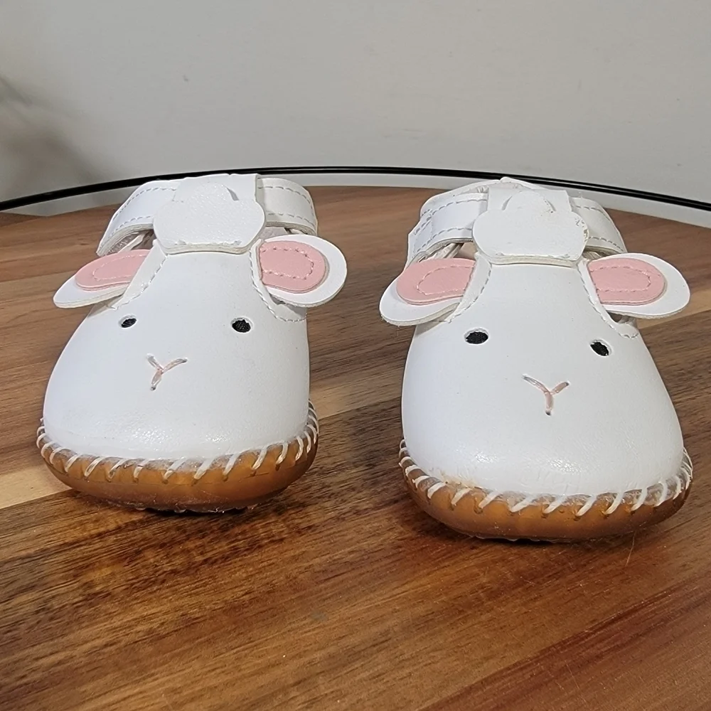 Mai Do Duo adorable white