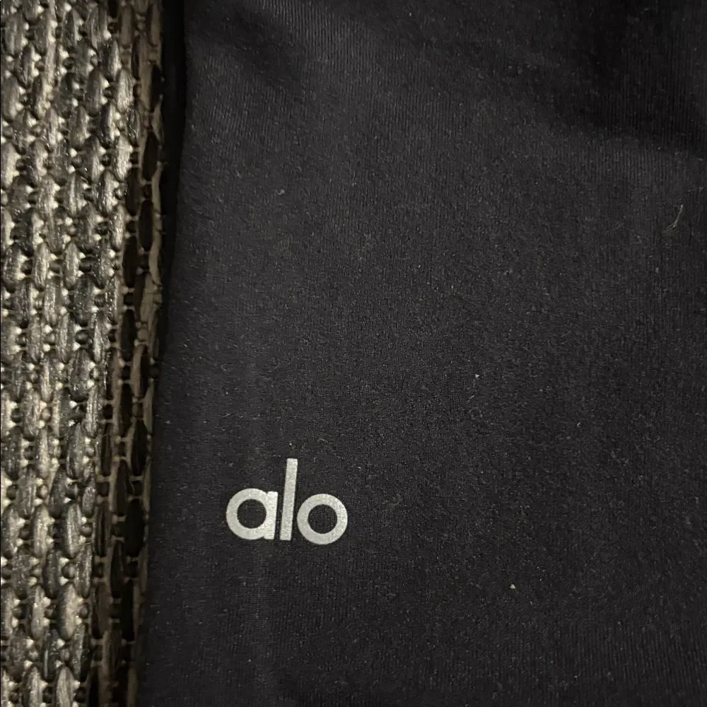 ALO Yoga flat measurements
