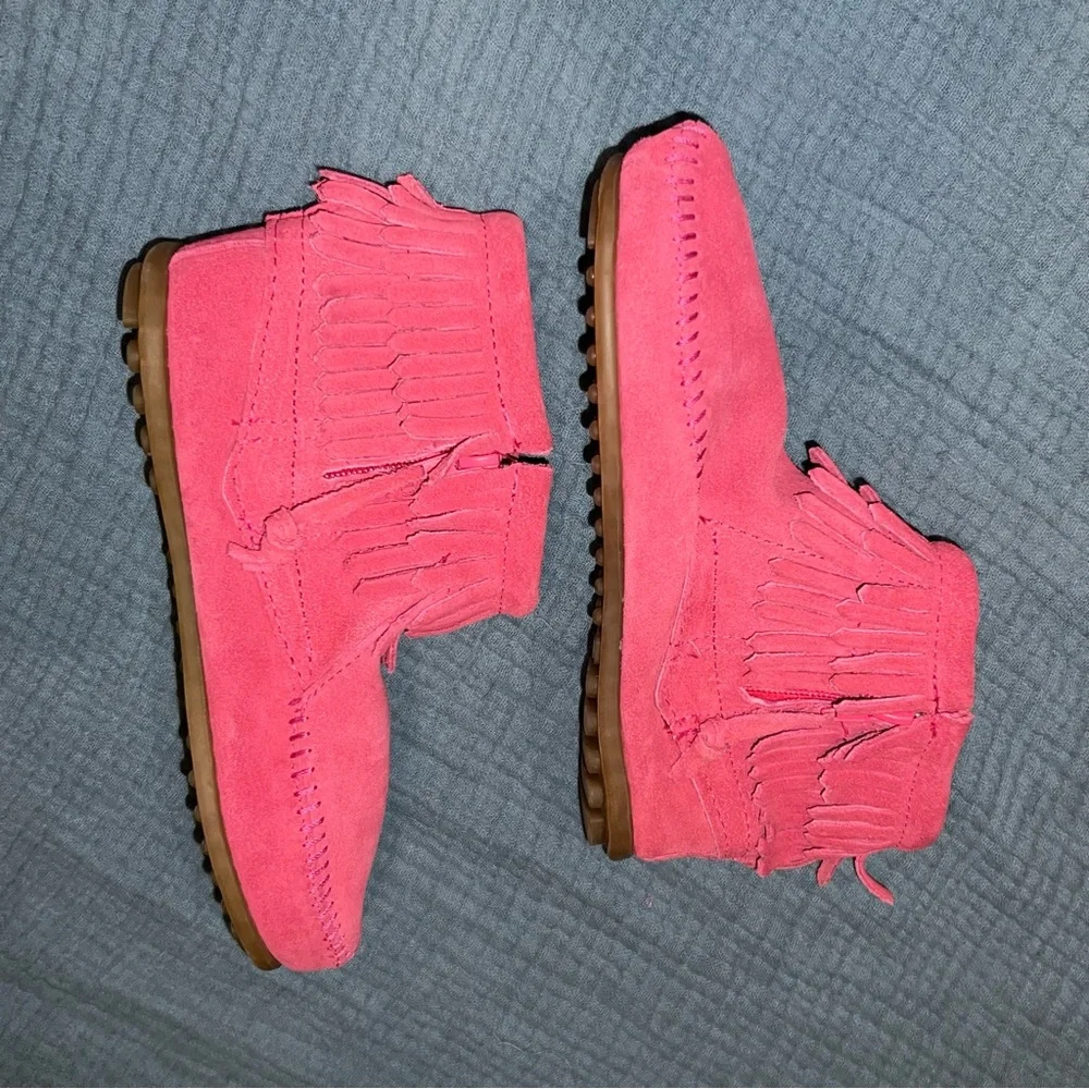 Minnetonka fringed moccasins
