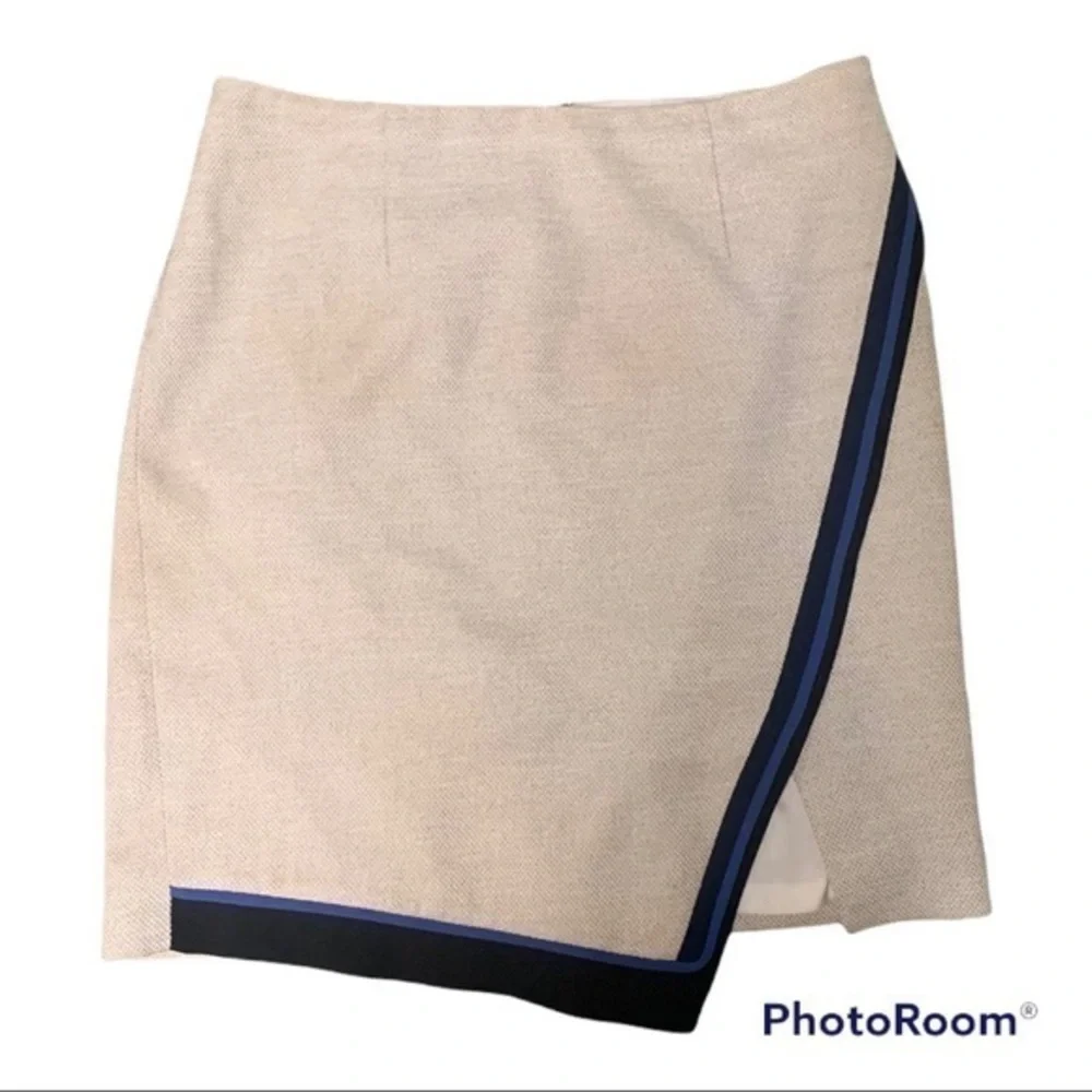White House Black Market Tulip Beige Skirt size 4