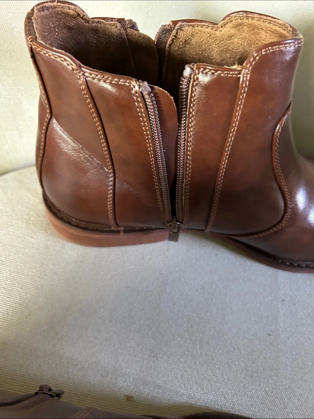 Unlisted sleek chukka