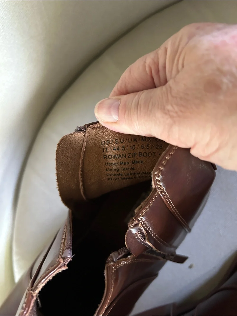 Unlisted sleek chukka