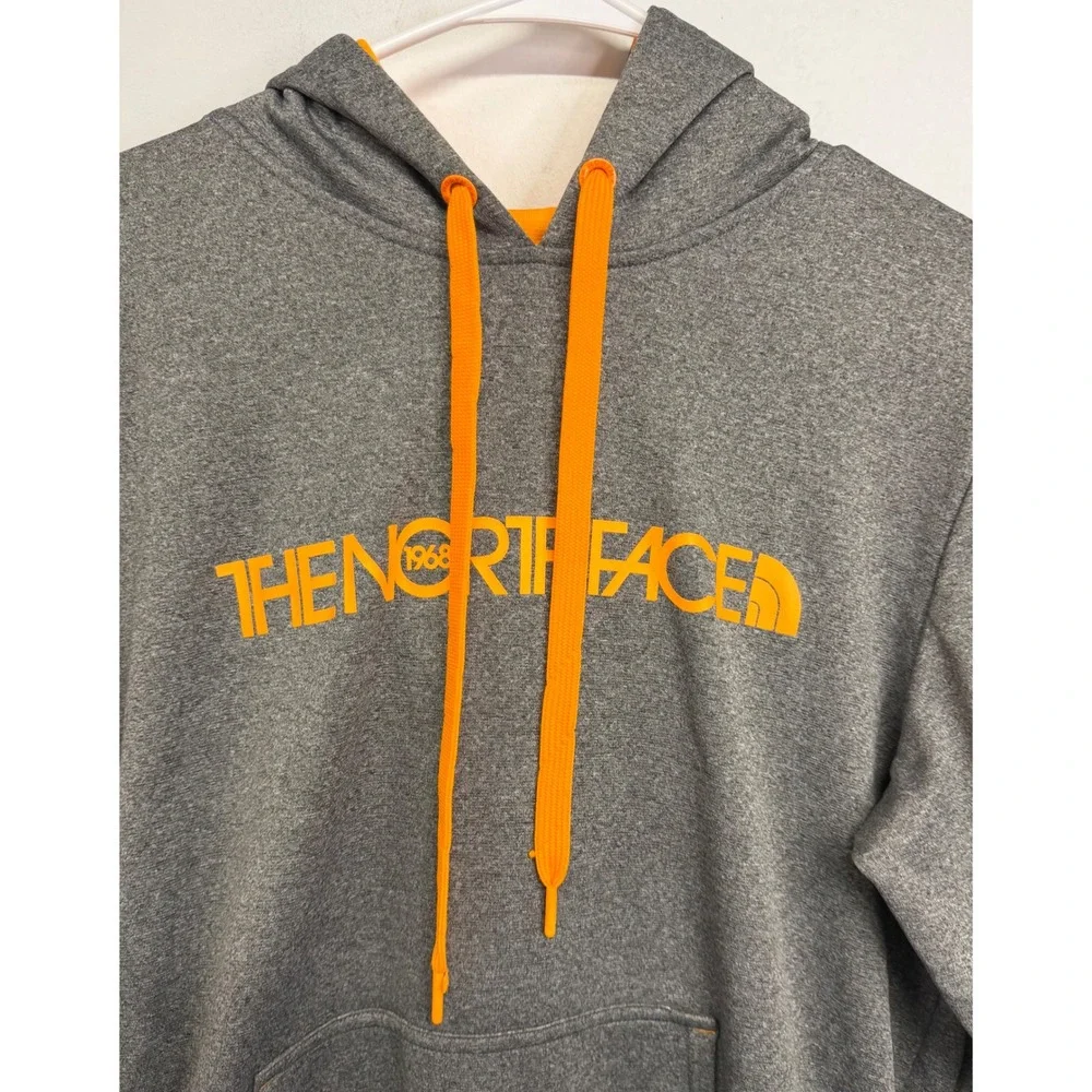 The North Face Mens Gray Orange Logo Pullover Hoodie Sweatshirt Medium TC2D