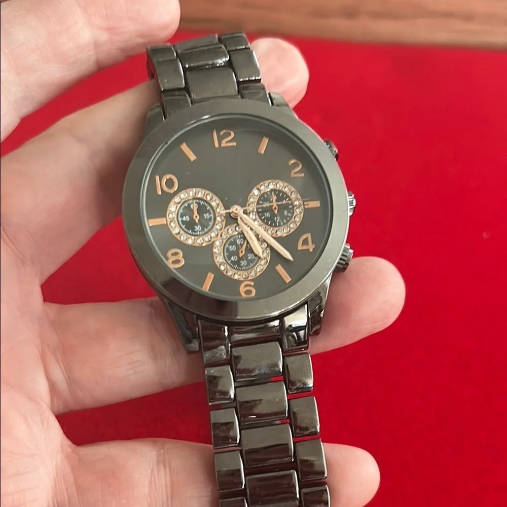 N/A stylish black