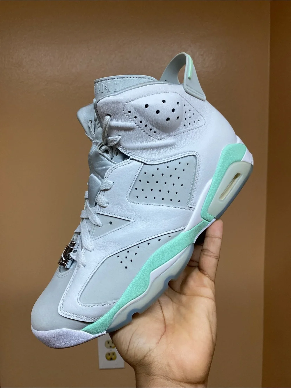 2022 Air Jordan 6 Retro Mint Foam Size 11 Women’s Size 9.5 Men’s DQ4914-103