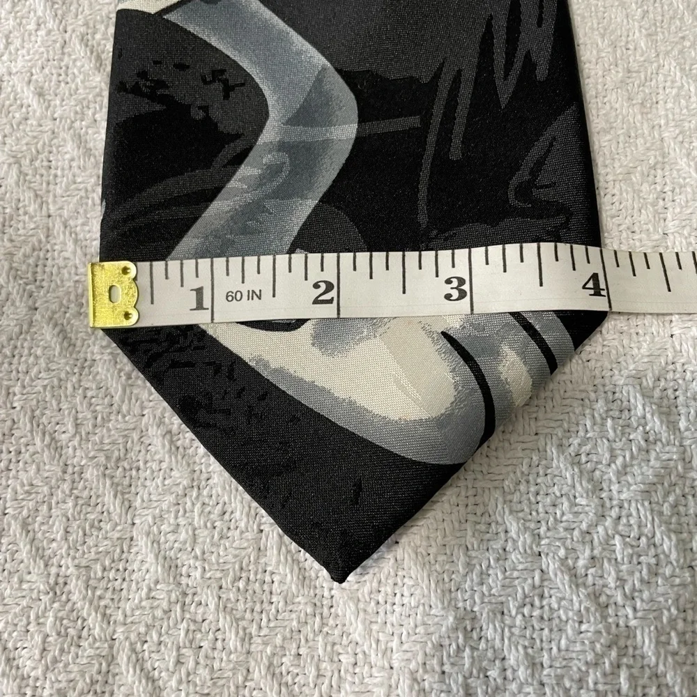 Warner Bros. looney seller 4”