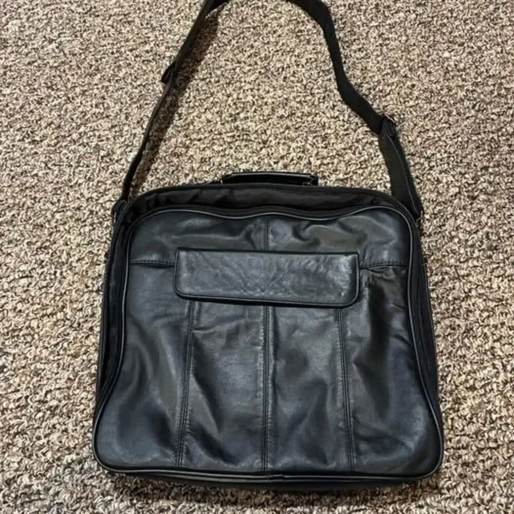 Unbranded messenger flap strap