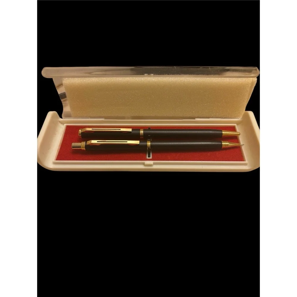 The Unbranded Brand vintage 1980