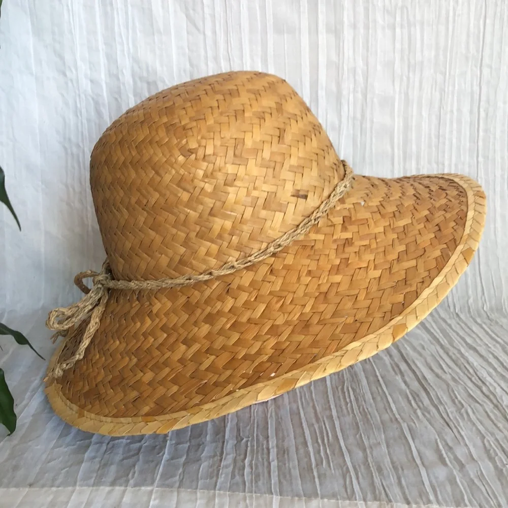 unbranded womans wicker