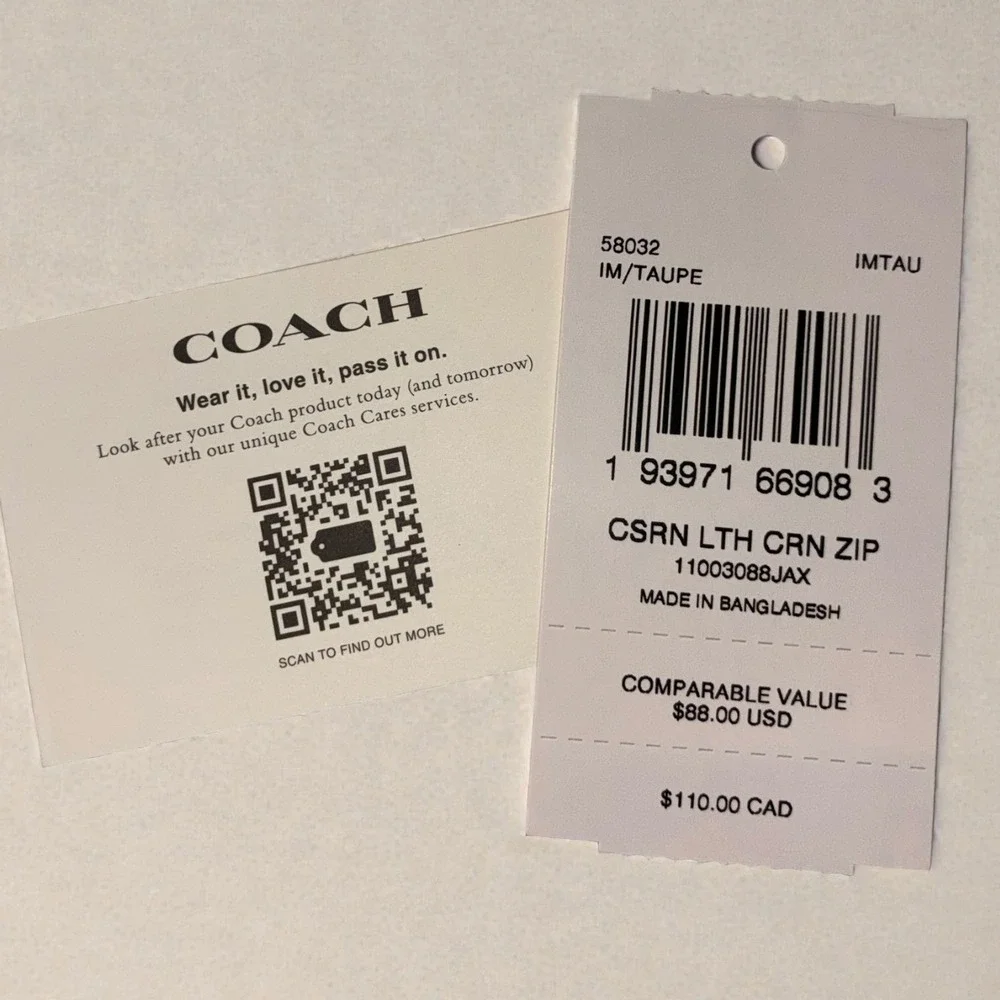Coach corner zip