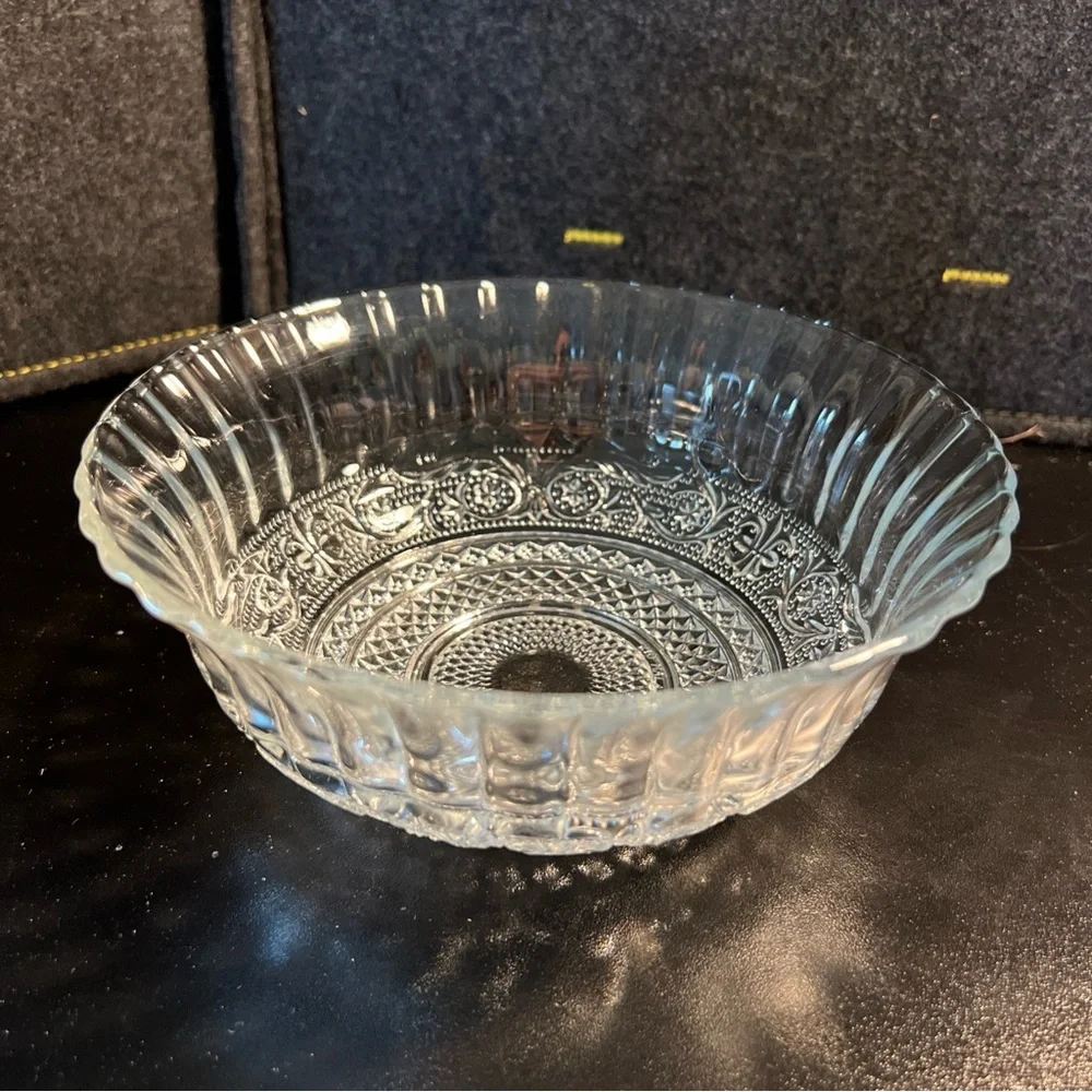 Beautiful Design Vintage Glass Serving Bowl with Scalloped Edge  7 3/4