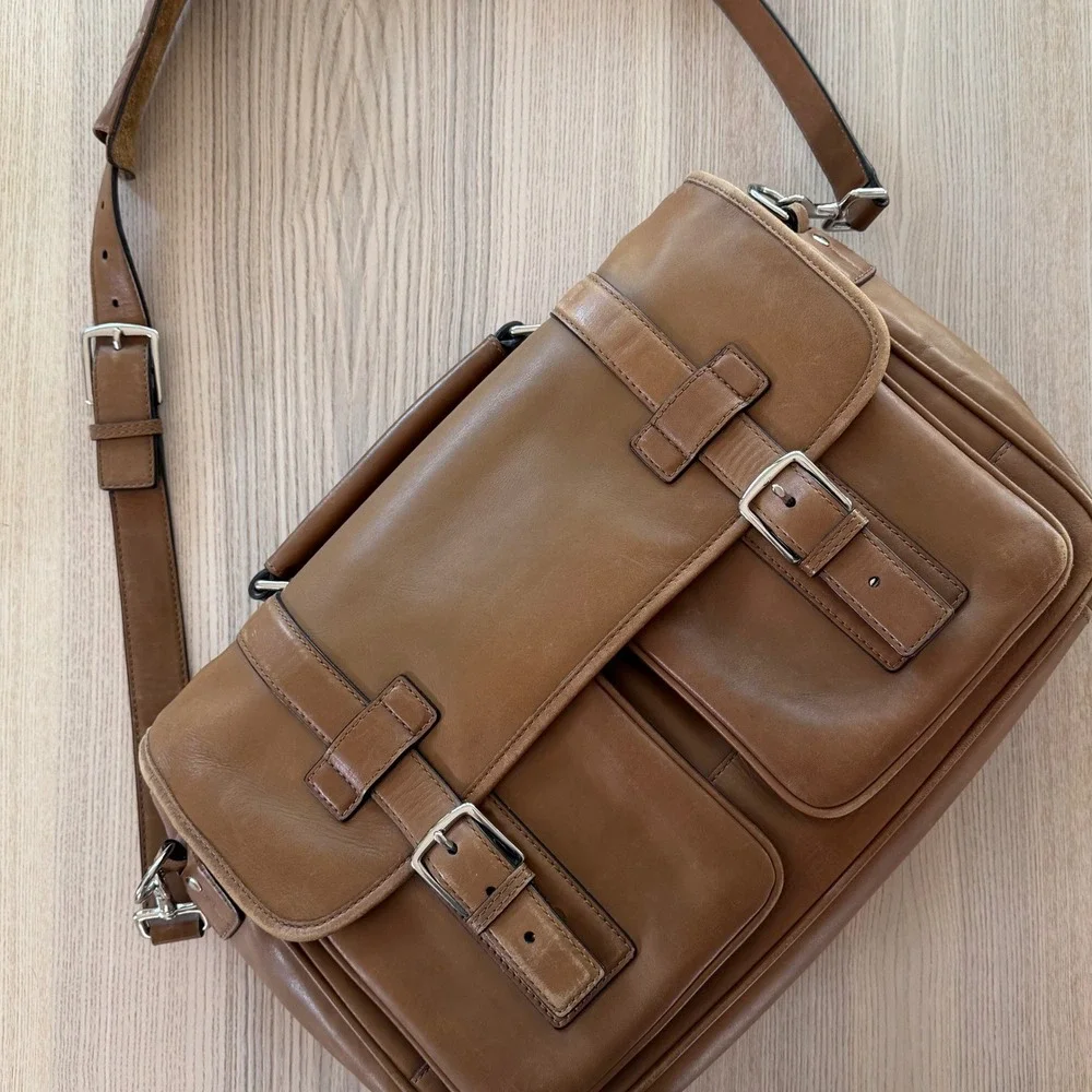 Coach carrying rear