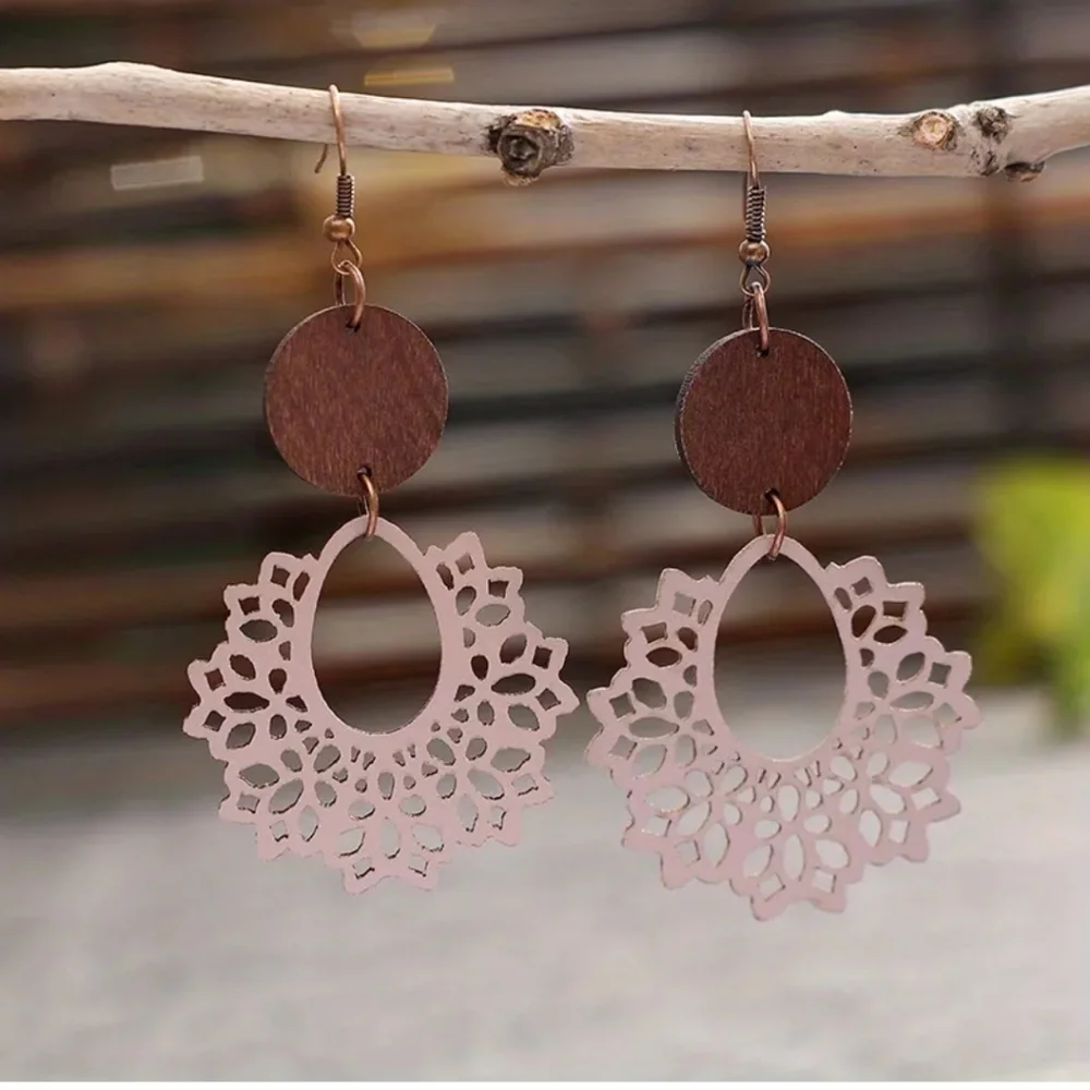 Trendy boutique hollow pink