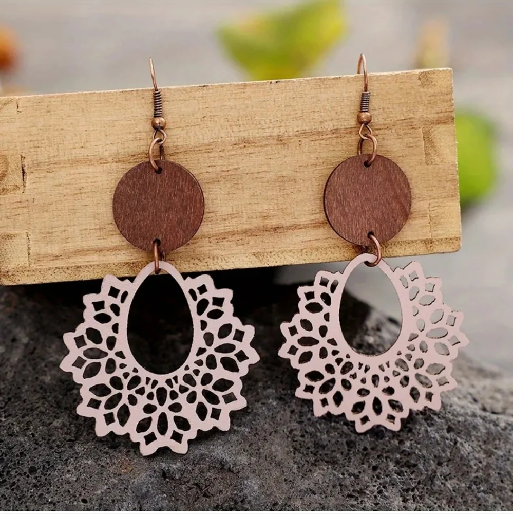 Trendy boutique hollow pink