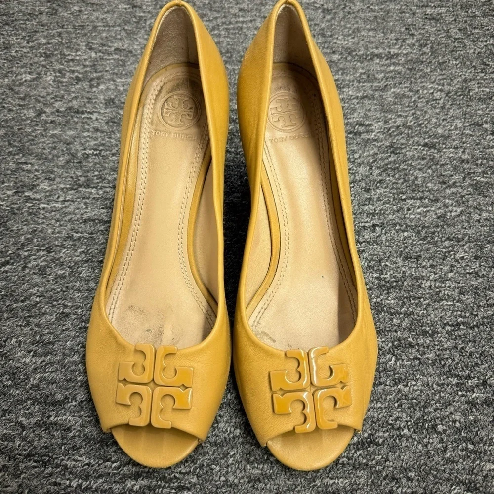 Tory Burch preowned signs