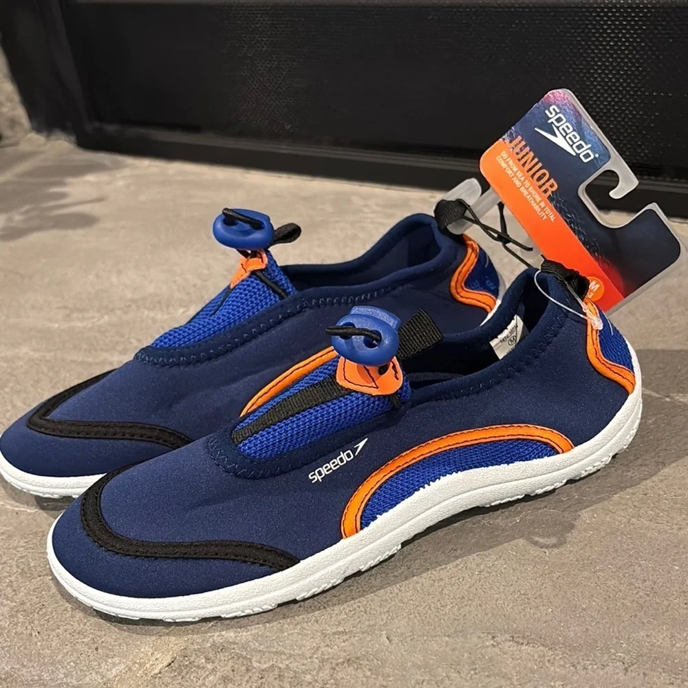 Speedo Surf Walker water shoes, mesh upper,bungee secure,pull tab,grippy sole