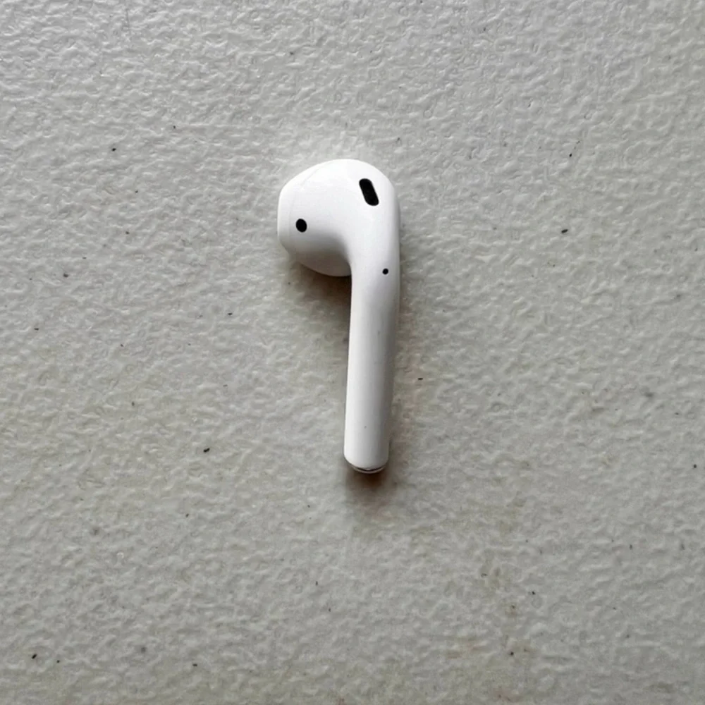 Left Ear Apple AirPods 2nd Generation